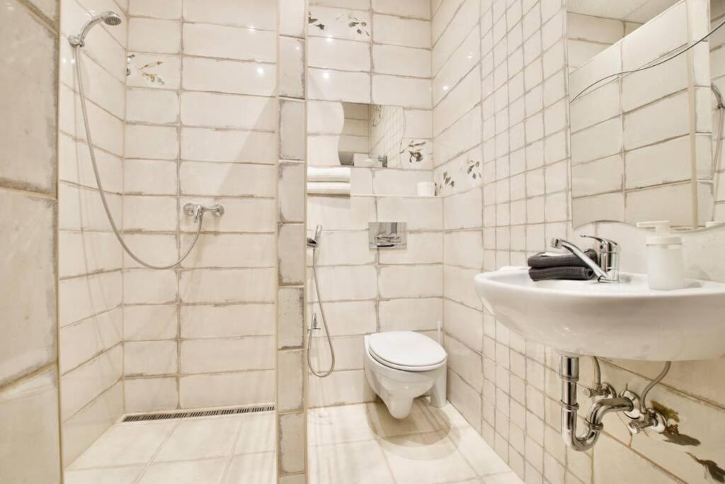 Standard Apartment By Hi5- Rose Street'S Home Budapest Eksteriør bilde