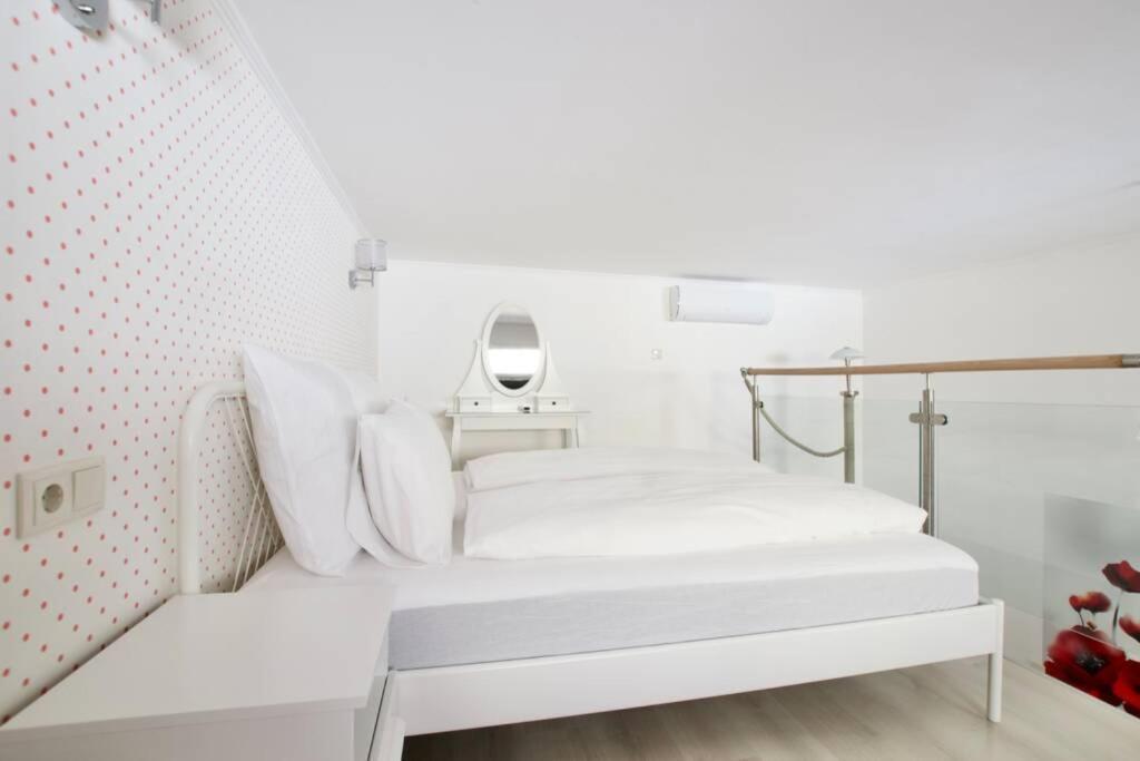 Standard Apartment By Hi5- Rose Street'S Home Budapest Eksteriør bilde
