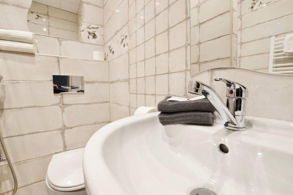 Standard Apartment By Hi5- Rose Street'S Home Budapest Eksteriør bilde